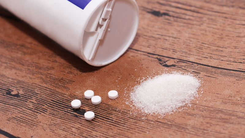 Compresse di aspartame e zucchero